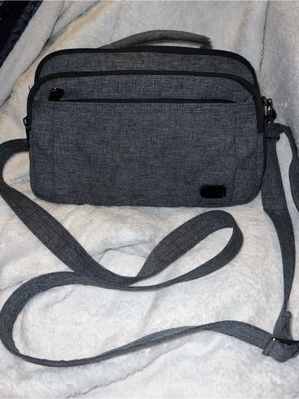 Lug scoop travel Crossbody bag in grey